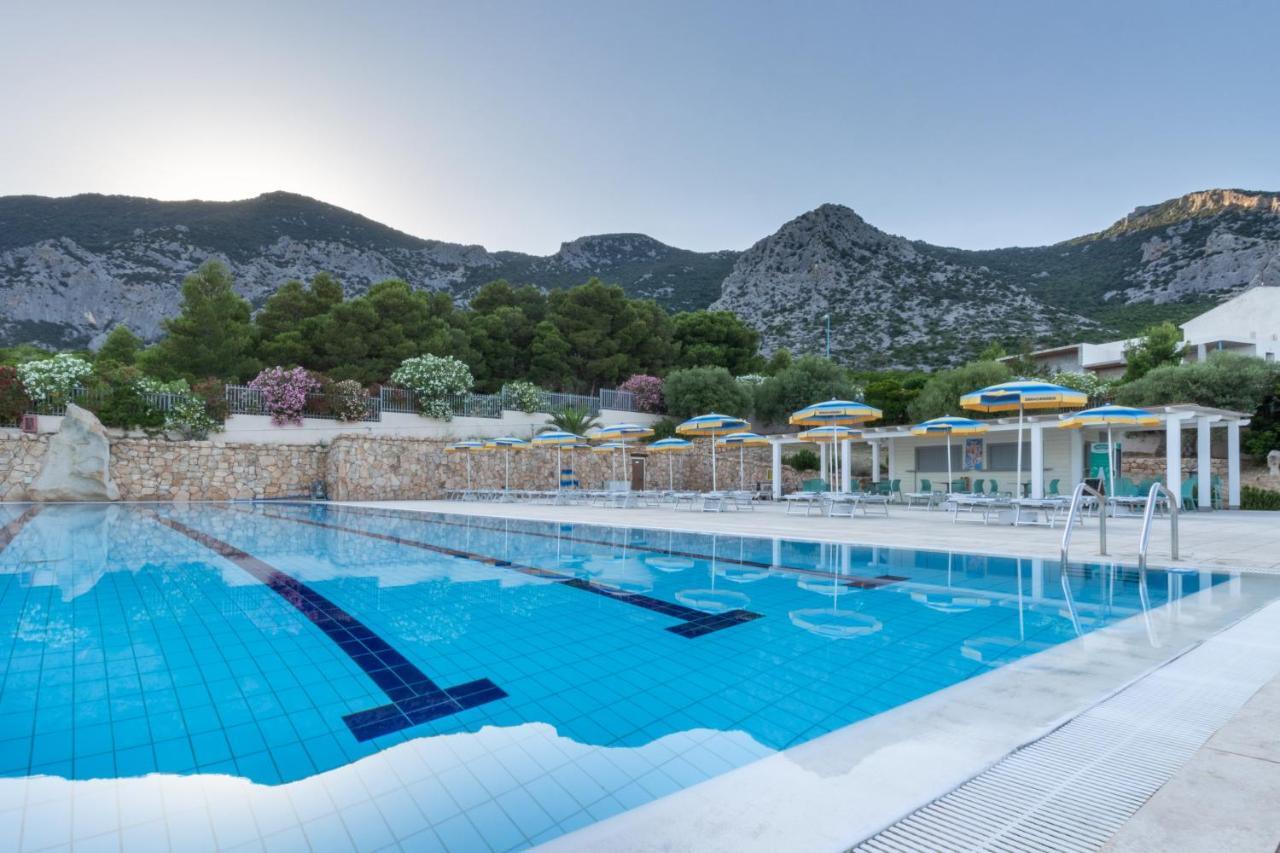 Hotel Brancamaria Cala Gonone Exterior foto