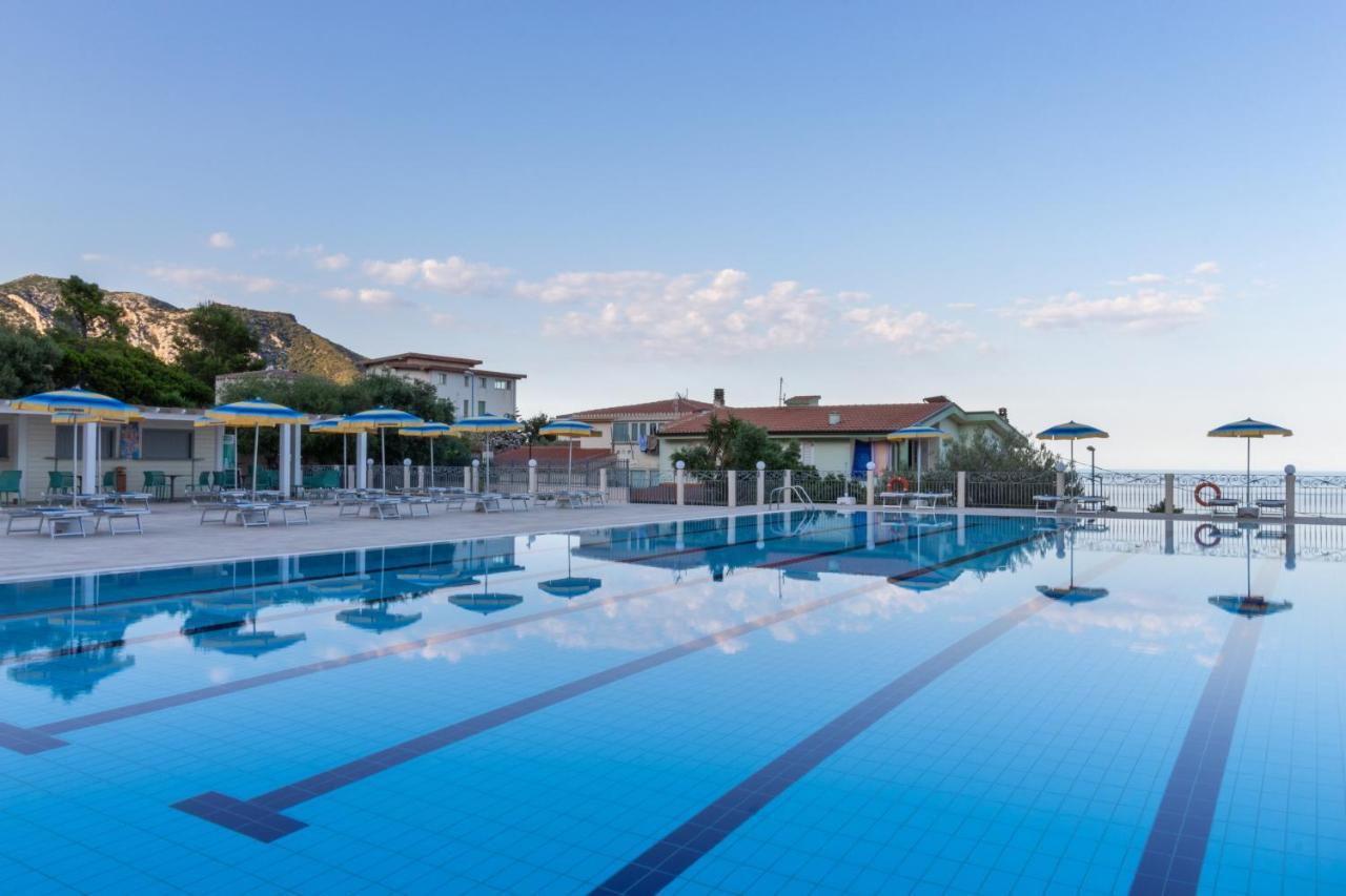 Hotel Brancamaria Cala Gonone Exterior foto