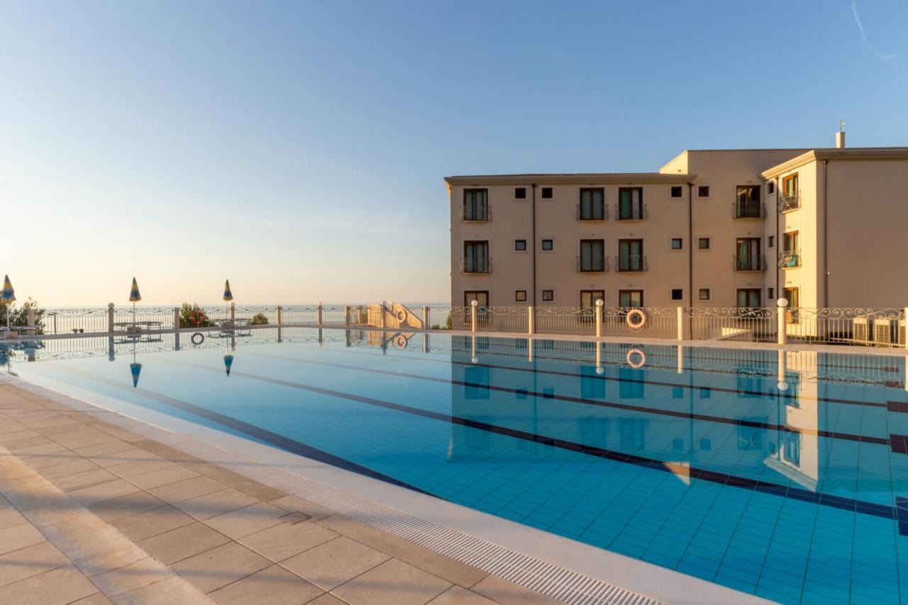 Hotel Brancamaria Cala Gonone Exterior foto