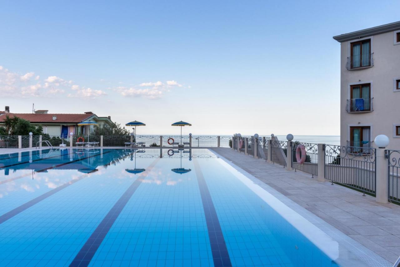 Hotel Brancamaria Cala Gonone Exterior foto