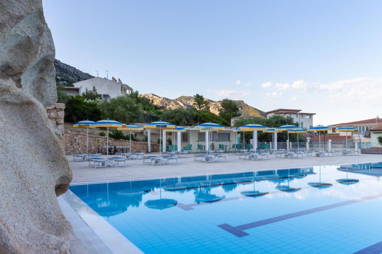 Hotel Brancamaria Cala Gonone Exterior foto