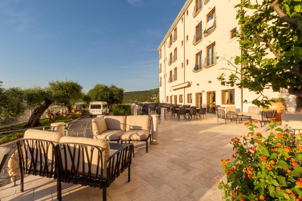 Hotel Brancamaria Cala Gonone Exterior foto