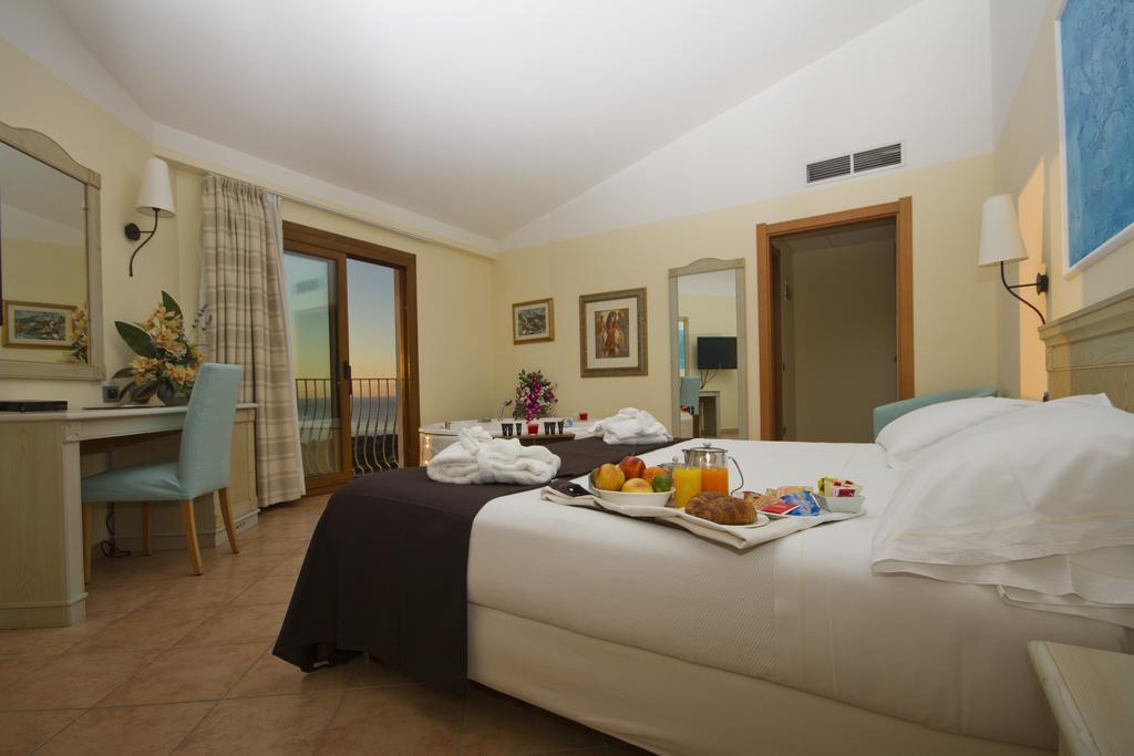 Hotel Brancamaria Cala Gonone Exterior foto