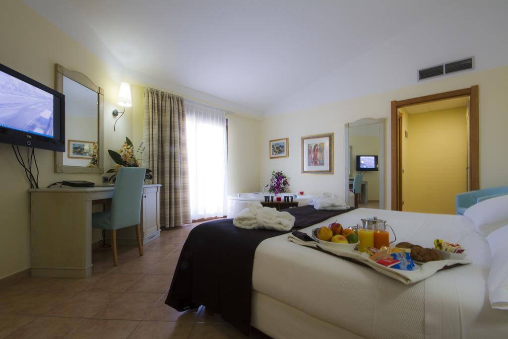 Hotel Brancamaria Cala Gonone Quarto foto
