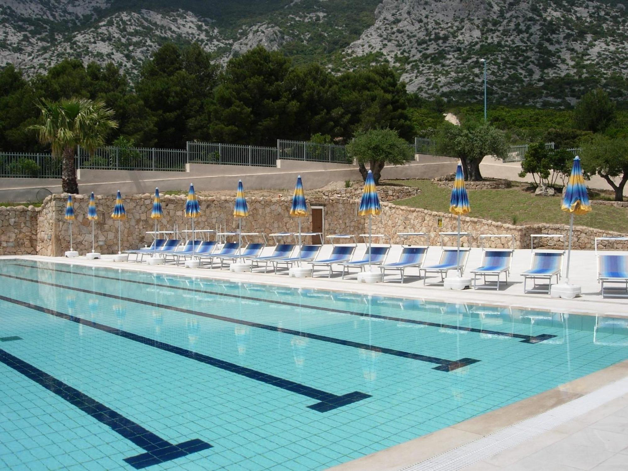Hotel Brancamaria Cala Gonone Exterior foto