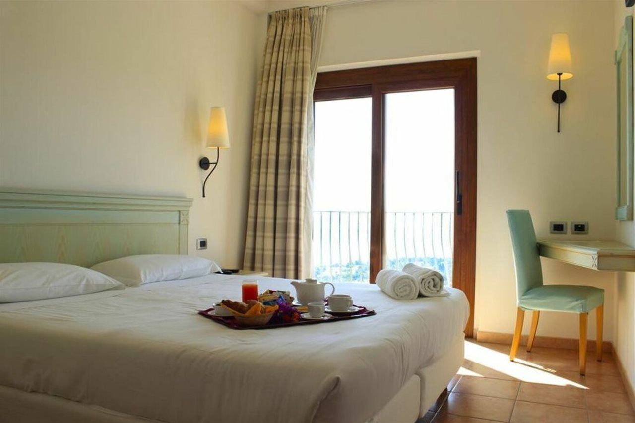 Hotel Brancamaria Cala Gonone Exterior foto